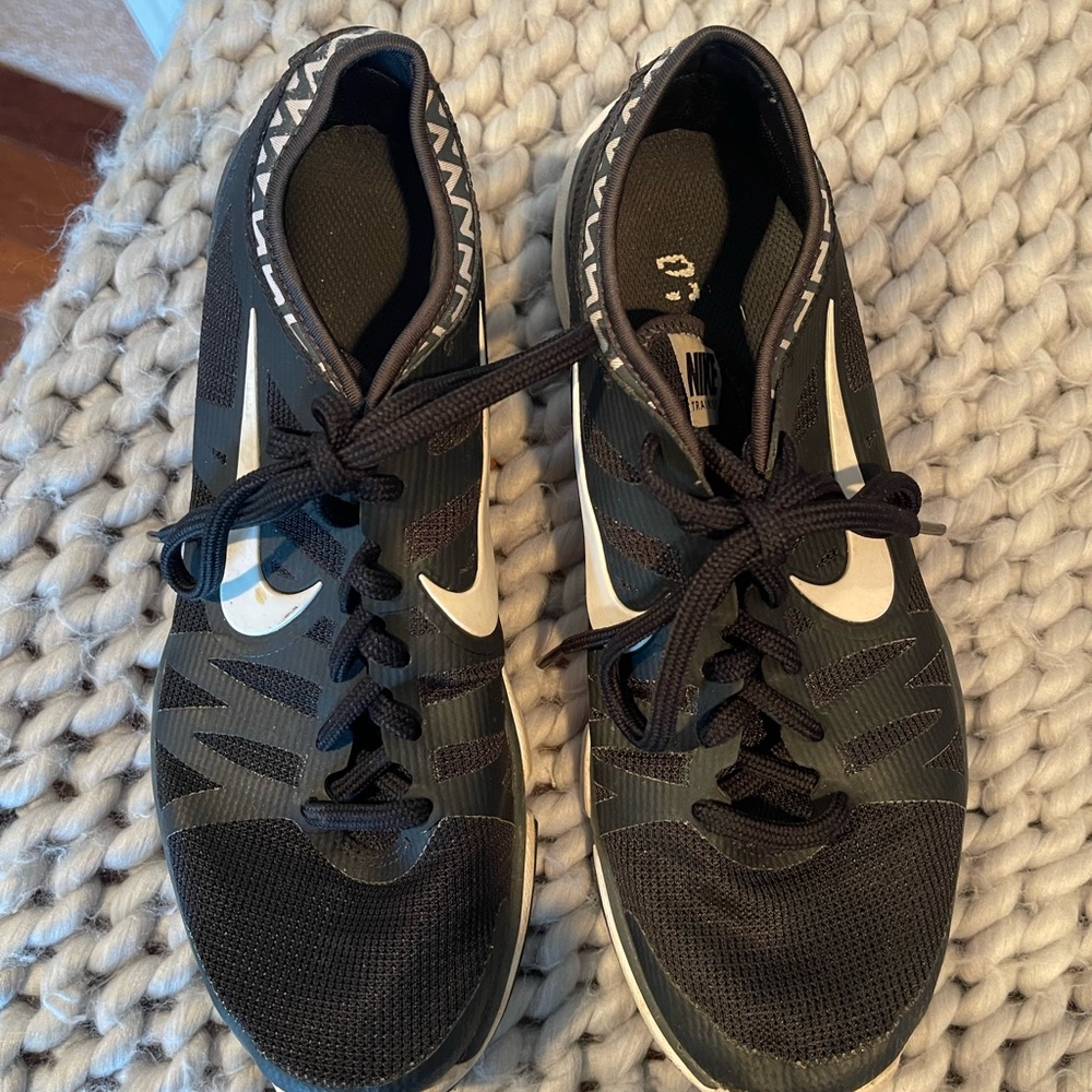 Women’s Black and White Chevron Nike Tennis Shoes